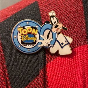 Disney Goofy Character Pin